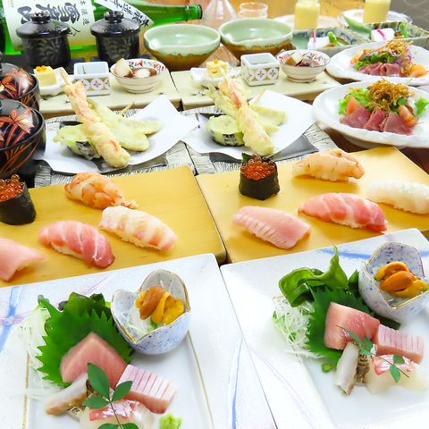 [じごろ]の和の集大成は鮨・串天ぷら居酒屋。カウンターで鮨を嗜む大人の贅沢空間。