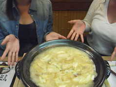 朝日放送、今ちゃんの『実は・・』が紹介した天然の金色すっぽんスープをご提供しています。日本料理の技で美味しくほんまもんの料理をご提供しています。天然物は養殖物と味.香り全てが違います。●●すっぽんの身を鍋材料の野菜と一緒に炊きながら食す寄せ鍋風の紛い物では、ありません。