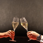 大切な方との特別な日のデートやご家族でのお祝い事は落ち着いた雰囲気の当店でお過ごしくださいませ