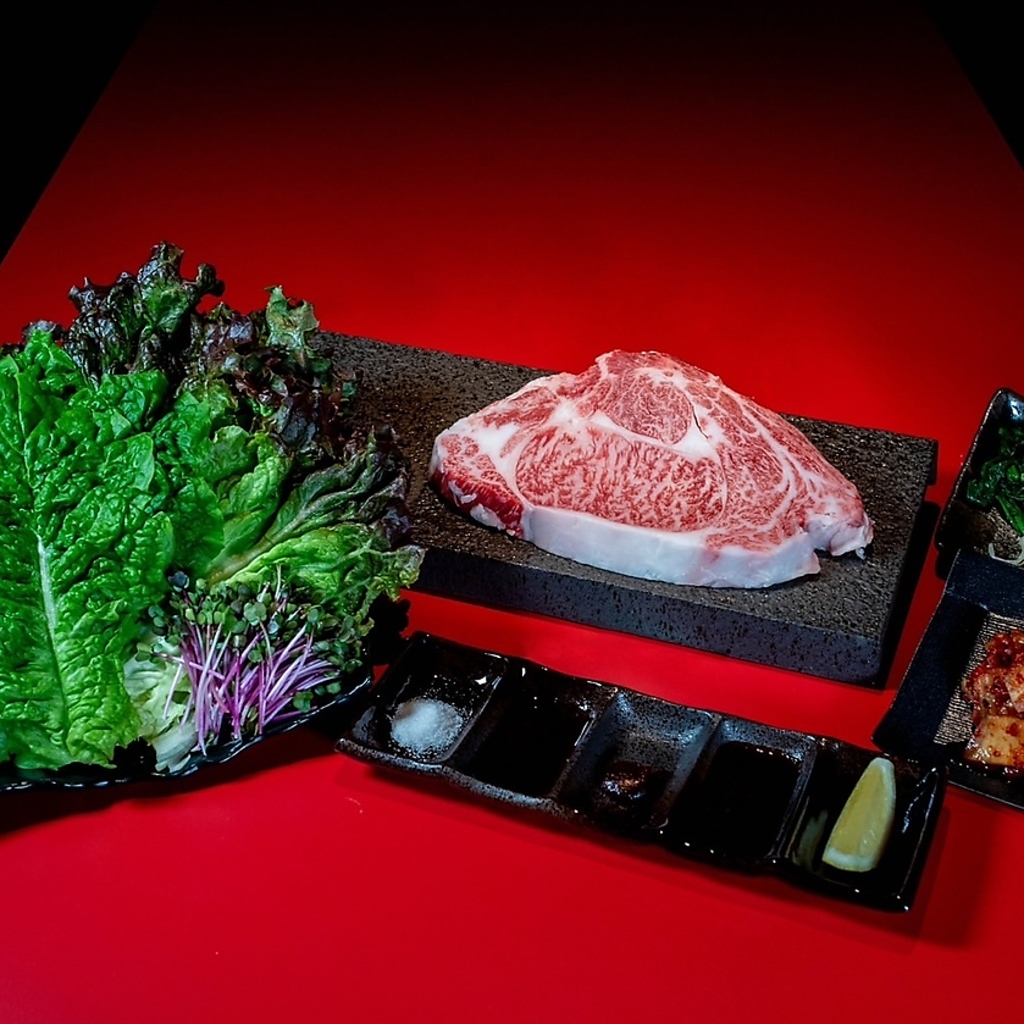 オーナーシェフが仕込みや調理に一切の妥協をせずこだわり抜いた厳選肉のみ使用しご提供しております