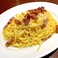 スパゲッティー、卵黄とチーズのカルボナーラ
