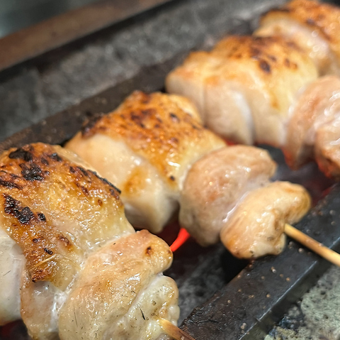 当店の焼き鳥は店舗で手打ち！提供した際に美味しく食べられるように焼いております。