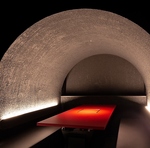 隠れ家にいるかのようなお洒落な半個室のテーブル席は周りも気にならず落ち着いてお食事を楽しめます