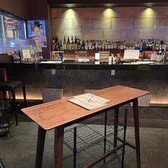 立ちのみです。