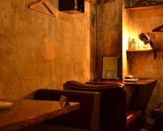 ランチはご友人と、ディナーは恋人と・・・など、様々なシーンにぴったりのカフェ&ダイニングバー。目でも楽しめるインテリアはこだわりの一つです。