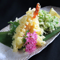 職人のわざが光る一品「大海老と野菜の天ぷら」