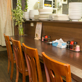 店内奥にはカウンター席を４席ご用意しております。お一人様も大歓迎ですので、お仕事帰りに中華料理でお食事を♪