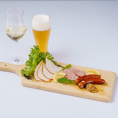 自社スモーク盛り合わせと福岡醸造ワインセット