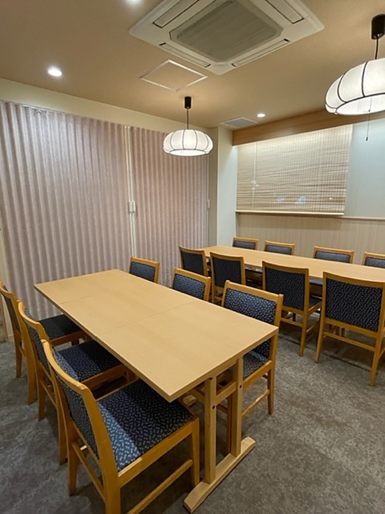 「瑞穂の間」を10～14名くらいでご利用いただく場合はこんな感じに！