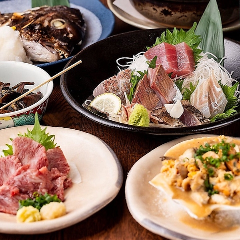 青森の郷土料理と地酒を味わう和食居酒屋。ドリンクはセルフで楽しめます。