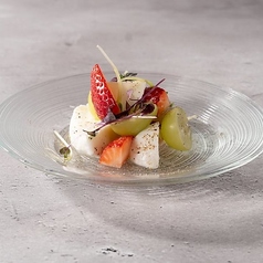 [野菜のタパス]フルーツと生モッツァレラのカプレーゼ