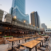 《TOHOシネマズ至近★》新宿最大席数200席以上！新宿最大級の本格レモンサワーとビアガーデンがNEWOPEN!当日予約もOK！可動式の屋根付きで万が一、雨天でも宴会をお楽しみ頂けます♪最大3時間飲み放題付きBBQコースを2,980円～！昼は太陽の下で夜は新宿の綺麗な夜景と共にビールをお楽しみ下さい♪