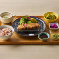 料理メニュー写真&nbsp;牛カツ御膳 刻みわさびとクリスタルシーソルト
