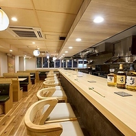 調理の音と香りが包む、洗練された大人の和モダン空間