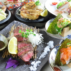 炭火料理の他、鮮度抜群の海鮮など多彩な料理が楽しめる