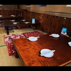 20名様近く収容可能な宴会席をご用意しております。友人や家族との集まり、会社の懇親会などに最適なスペースです。アットホームな雰囲気で、楽しい時間をお過ごしいただけます◎