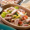 料理メニュー写真&nbsp;厚切りベーコンのシーザーサラダ