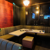 【ソファー席をご用意しております♪】ソファー席では、ゆったりとした時間をお過ごしいただけます。落ち着いた雰囲気の中、特別なひと時をお楽しみいただけます！