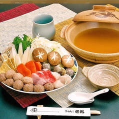 【巴潟ちゃんこ(味噌味)】四種類の味噌をブレンドしたスープで、魚介類を用いた寄せ鍋風ちゃんこ