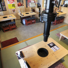 座敷席あり（4名～ 6名程度）　ご家族連れやグループでの利用に人気。足を伸ばしてくつろげる空間です。