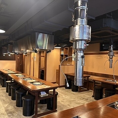 グループでのご利用に最適なテーブル席は、広々とした空間でゆったりとお食事をお楽しみいただけます。友人や家族との賑やかなひとときを過ごすのにピッタリです◎