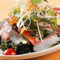 料理メニュー写真 黒潮海鮮サラダ
