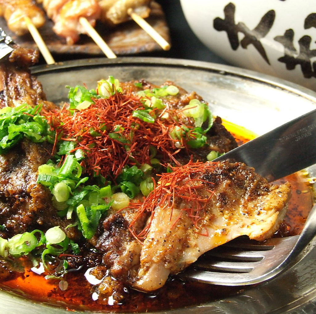 当店名物の『鶏ももの文蔵焼き』ジューシーな味わいが大人気です♪