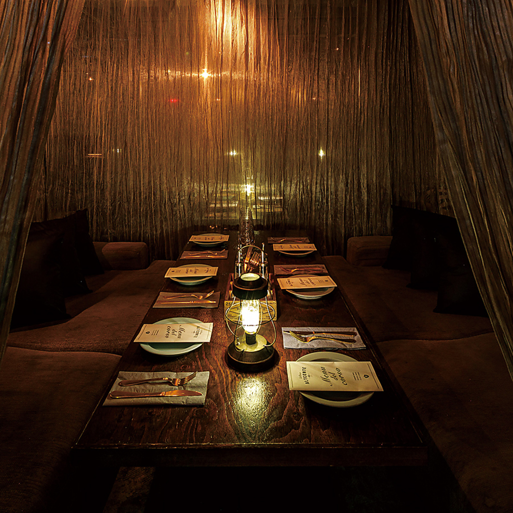 ふわふわのカーテンで仕切られた個室で、記念日や女子会にぴったり☆