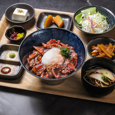 うわさのあか牛丼セット