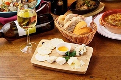 3種のチーズ盛り合わせプレート