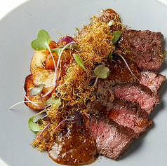 牛ハラミ肉のステーキ粒マスタードソース