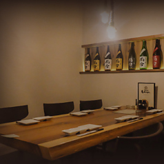 【デートやご友人、同僚とゆっくり過ごす!】デートやご友人、同僚とのゆったりとした時間にぴったりの空間です。心地よい雰囲気の中で、美味しい料理とお酒を楽しみながら、仕事の疲れを癒すひとときをお過ごしください。大切な人と共に、リラックスして楽しんでいただけます。お仕事帰りも、ぜひお気軽にお越しください!