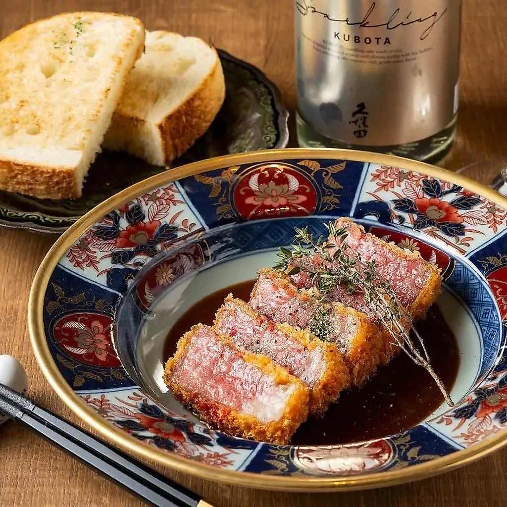 ワインも日本酒も進む絶品・レアカツ