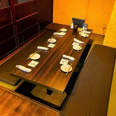 【少人数でも周りを気にせず『掘りごたつ席』】店の奥に位置する半個室席はこちらもゆったりなプライベート空間です。掘りごたつだから足も伸ばせます。最大7名様までご利用頂ける人気席で、こちらも直ぐに埋まってしまうのでご予約必至です。