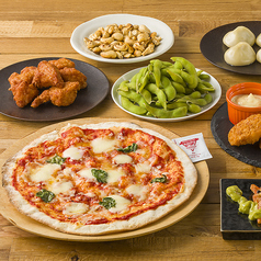 【名物】窯焼きピッツアをシェアして乾杯!