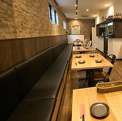 着席時：最大40名様、立食時：最大50名様で可能です！宴会シーズンは予約が混み合いますので、お早めにご相談・ご予約ください♪