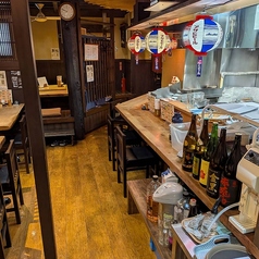 厨房を囲むかたちになってます。