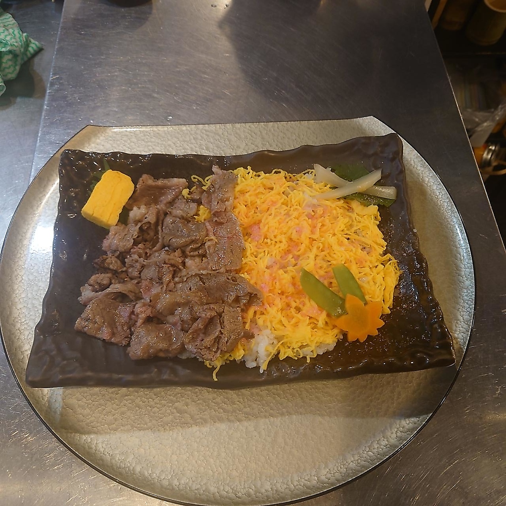 【人気急上昇！】延寿牛コウネのちらし寿司