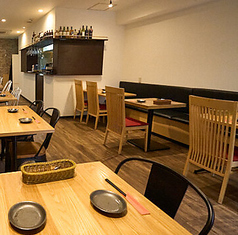 人数に合わせてお席をご案内♪予約なしでもお気軽にお立ち寄りください。