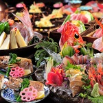 毎日、佐渡沖・新潟沖から選りすぐりを直送。市場のような新鮮な魚介をお楽しみ下さい。