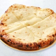≪全10種類の多彩な窯焼きナン≫チーズナンが人気！