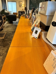 立ち飲み席。このお席だけアルコールなど格安でご提供します。さくっと1杯！という方におすすめ。