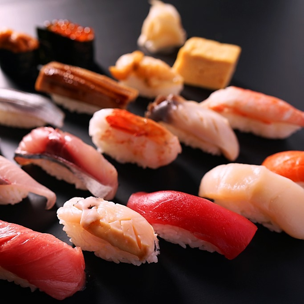 技を磨きに磨いた熟達の職人達が握る寿司。「鮮」は勿論職人の「粋」を込めてご提供いたします。