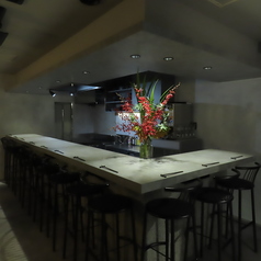 ライブ感あふれるカウンター席は、記念日やデートにも最適