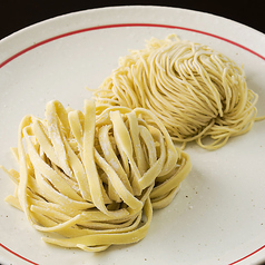 ランチタイムも麺は刀切麺と中華麺の2種から選べます♪