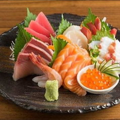 【市場直送】鮮魚盛り合わせ980円〜＆本マグロ880円〜の写真