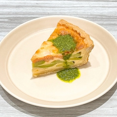 アボカドとスモークサーモンのキッシュ/季節のキッシュ