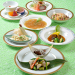 全7品＋120分飲み放題付きの贅沢プラン。厳選された逸品料理とお酒のペアリングをお楽しみください。