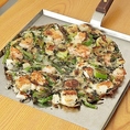 お好み焼きや鉄板焼きそば、〆のもんじゃなど、種類豊富なメニューは全制覇したくなること間違いなし！カレー系や明太餅チーズのもんじゃも大人気◎