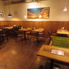 当店では、貸切も歓迎しております。友人同士のパーティーや家族の集まり、会社の小規模なイベントなど、さまざまなシーンにご利用いただけます。中目黒の落ち着いた空間で、こだわりの素材を使ったバーガーとともに、プライベートなひとときをお楽しみください。大切な日や特別なイベントを、ぜひ当店で素敵な時間に！